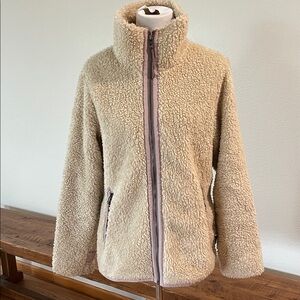 Patagonia Divided Sky Jacket size L; like new, wore 2X